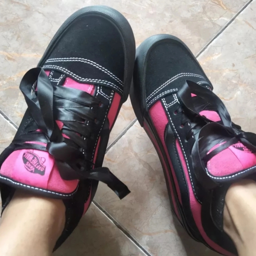 Vans Pink and Black Knu Stack Platform Low-Top Skate Sneakers - Picture 2 of 2